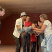 photo membres de la compagnie el nucleo, edward aleman et joana pinard ont partagé leur pratique artistique avec les habitants de parcé-sur-sarthe.