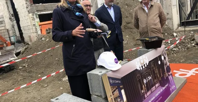 photo  lætitia saint-paul, députée de saumur sud ; jackie goulet, maire de saumur ; laurent lassiaz, président du groupe de casinos joa et l’architecte, lionel vié, lors de la pose de la première pierre du casino de saumur, ce jeudi 5 juin.  &copy;  ouest-france 