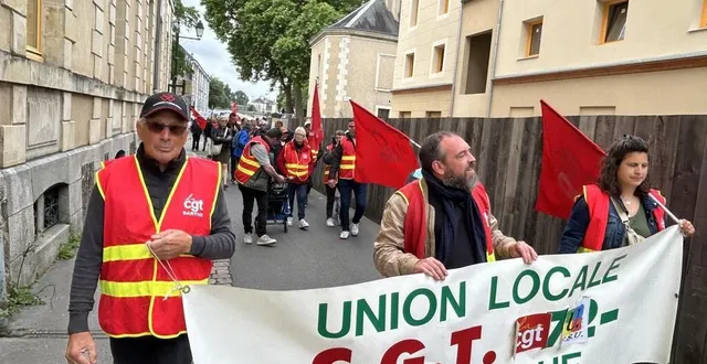 photo  une quarantaine de manifestants ont défilé dans le centre-ville de la flèche ce jeudi 5 juin 2025 pour l’abrogation de la réforme des retraites.  &copy;  ouest-france 