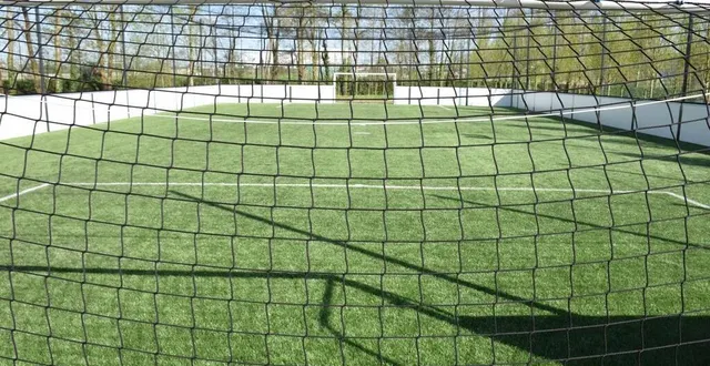 photo  briouze devrait avoir son propre terrain de foot à cinq synthétique, à l’instar de celui de flers.  &copy;  archives ouest-france 
