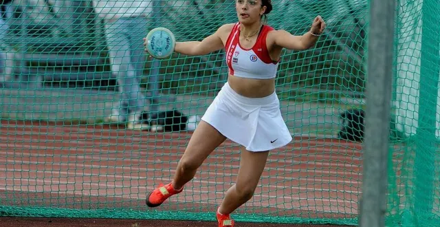 photo  niort, stade rené-gaillard, mercredi soir. nell bouchaud a dû se montrer patiente, son meilleur lancer de disque ne survenant qu’à sa sixième et dernière tentative.  &copy;  co – christophe bernard 
