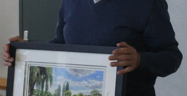 photo  ce tableau de l’atelier peinture et loisirs créatifs a été offert aux amis allemands.  &copy;  le maine libre 