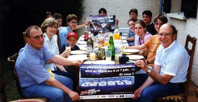 photo  en 60 ans, les deux familles se sont retrouvées à plusieurs reprises pour suivre les 24 heures du mans, comme ici pour l’édition 1998.  &copy;  famille tourbillon 