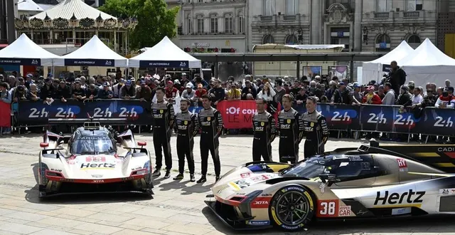 photo  pesage de la 93e édition des 24 heures du mans ce vendredi 6 juin 2025 : les deux équipages cadillac prennent la pose sur la place de la république.  &copy;  marc ollivier/ouest-france 