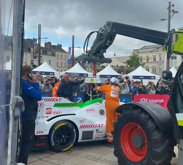 photo les vérifications techniques et administratives du pesage sont obligatoires pour pouvoir participer aux 24 heures du mans.  ©  ouest-france