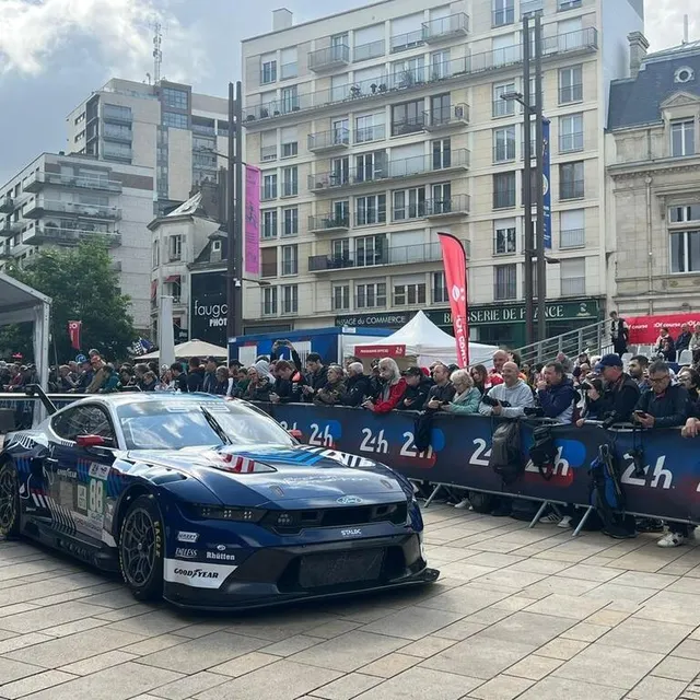 photo le public aux premières loges pour admirer les bolides.  ©  ouest-france