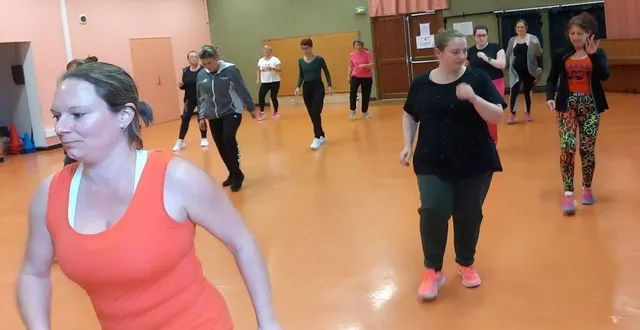 photo  les participantes des cours de zumba, avec à droite maryline journault leur professeure. celles-ci lanceront la fête de la musique en présentant leur spectacle durant plus d’une heure à la salle rossolini.  &copy;  ouest-france 
