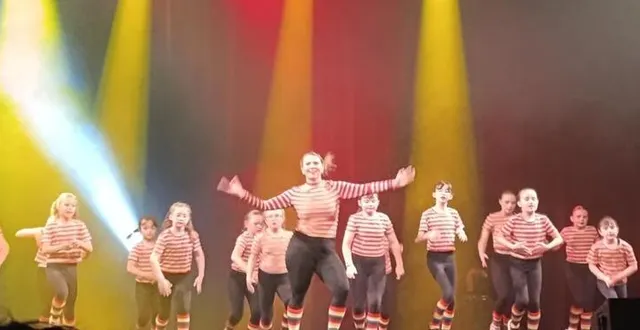 photo  cent soixante danseuses étaient sur scène.  &copy;  le maine libre 