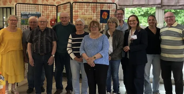 photo  de gauche à droite ghislaine flotte, michel fourreaux, daniel roger, roger ledru, maryvonne lefebvre, martine boyère, catherine gautier, bernard gueffier, bénédicte chaillou, virginie meunier et claude guimier.  &copy;  le maine libre 