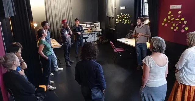 photo  moment d’échanges fructueux après les réponses apportées par les passionnés par rapport aux quatre grands axes de mise en œuvre du projet.  &copy;  ouest-france 