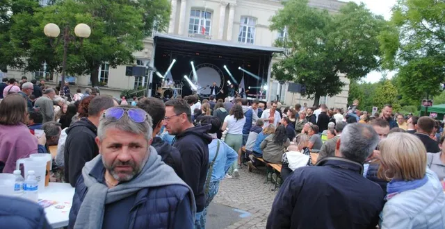 photo  dès 19 h 30 vendredi, toutes les tables ont été prises d’assaut.  &copy;  co 