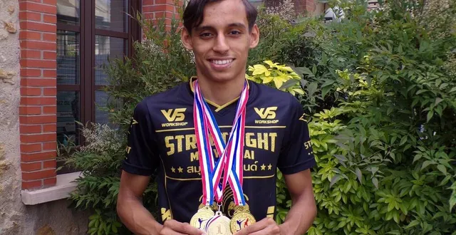 photo  rayan souidi et ses médailles se préparent pour les championnats du monde en muay-thaï.  &copy;  le maine libre 