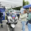 photo  le public a pu essayer la moto de la police nationale pendant la journée des uniformes organisée à alençon (orne). 