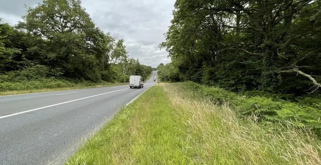 photo  l’endroit où le corps de la jeune fille à la pièce de 10 pence a été retrouvé, côte de la verge, au cellier, le long de l’ancienne rn 23, en novembre 1982. douze ans plus tôt, une autre auto-stoppeuse avait été retrouvée morte, à couffé, le long de cette même route.  &copy;  ouest-france 