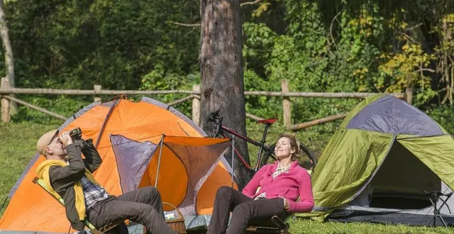 photo  les campings accueilleront julien lepers cet été.  &copy;  boggy22 / getty images / istockphoto 