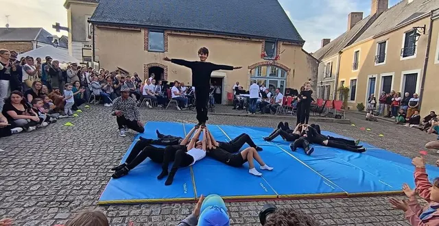 photo  artistes et habitants de parcé-sur-sarthe étaient réunis, vendredi 6 juin 2025,à parcé-sur-sarthe pour la restitution des ateliers proposés par la troupe el nucleo.  &copy;  ouest-france 