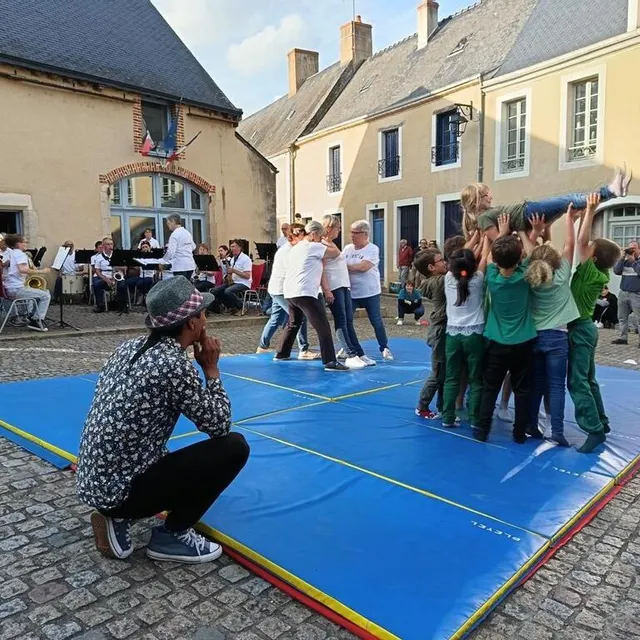 photo différents générations ont participé aux numéros.  ©  ouest-france