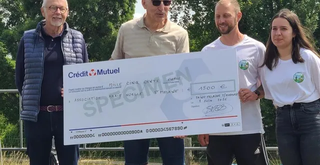 photo  la remise de chèque au représentant de l’association marie-noëlle.  &copy;  co 