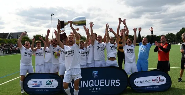 photo  saint-saturnin/la milesse b remporte la coupe du district.  &copy;  le maine libre 