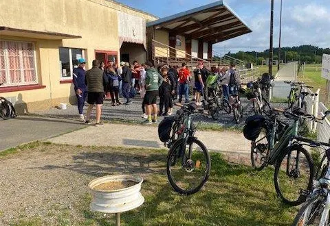 photo  plus de 25 équipes se sont retrouvées hier au stade.  &copy;  le maine libre 