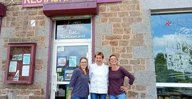 photo  trois femmes enchantées de travailler ensemble pour la plus grande satisfaction des clients.  &copy;  ouest-france 