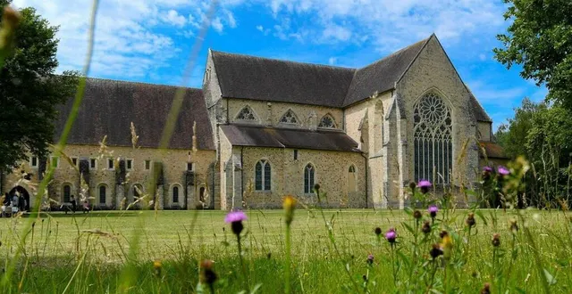photo  visite guidée et ateliers pour petits et grands sont programmés à l’abbaye de l’epau.  &copy;  photo archives le maine libre - yvon loué 
