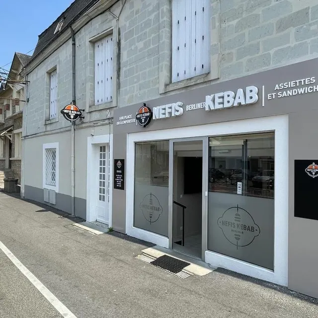 photo nefis berliner kebab est ouvert rue saint-denis depuis le 2 juin 2025, à sablé-sur-sarthe.  ©  ouest-france