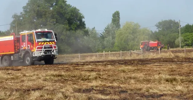 photo  l’engagement massif de moyens de lutte contre l’incendie a permis de limiter la surface détruite par l’incendie. 27 sapeurs pompiers venus avec sept véhicules lourds depuis cinq centres de secours ont été engagés  &copy;  ouest-france. 
