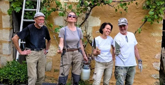 photo  cure de jouvence pour cette façade ancienne. alain (à gauche) peut être fier de ses apprentis ouvriers.  &copy;  ouest-france 