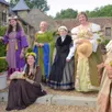 photo les visiteurs étaient accueillis par des guides en costumes d’époque, ici à l’entrée du jardin à la française.