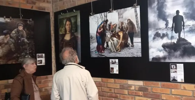 photo  photos et calligraphies pour parler de la réalité de la guerre.  &copy;  le maine libre 