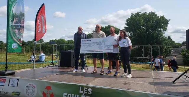 photo  les foulées de l’aubance ont enregistré une forte affluence, cdimanche, toutefois limitée à 500 participants pour des raisons de sécurité. 70 bénévoles encadraient les circuits des trois courses et des deux randos. un chèque de 1 500 € a été remis à l’association marie-noëlle qui vient en aide depuis 20 ans au village de peyckouk serere, au sénégal.  &copy;  ouest-france 