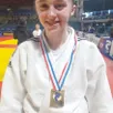 photo  louna guesnel a remporté le titre de championne de france de judo en cadet, catégorie moins de 44 kg. 