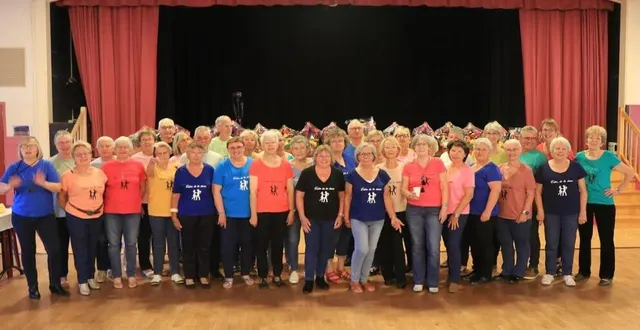 photo  jeudi, le comité olympique départemental de la sarthe a réuni des clubs du département pour une activité danse, organisée par la retraite sportive en pays marollais. les participants ont présenté des danses du monde, des danses en lignes et de la danse country.  &copy;  ouest-france 