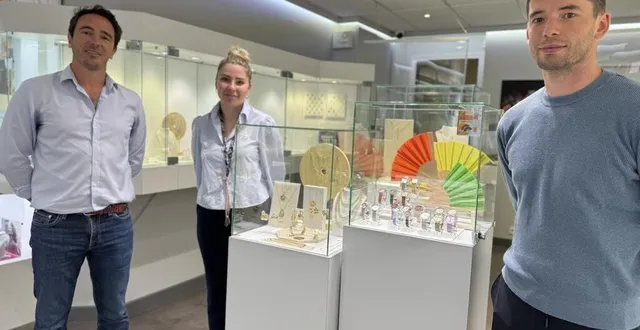 photo  françois charrier (à gauche), directeur du petit joaillier aux côtés des deux employés d’alençon : marie delhommeau et boris montécot.  &copy;  ouest-france 