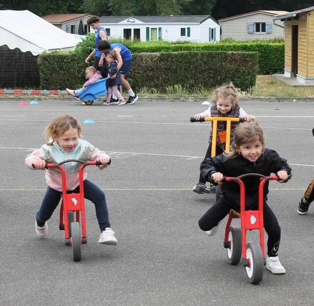 photo la course en draisienne et trottinette lors des olympuces.  ©  ouest-france