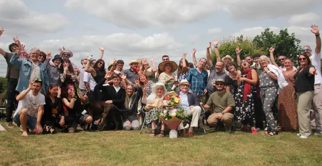 photo  andrée et maurice entourés de leur famille, à la rouairie.  &copy;  ouest-france 