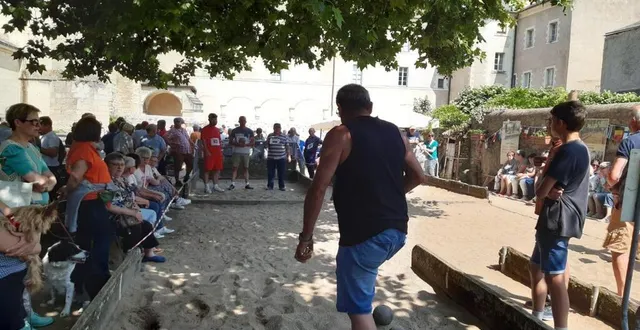 photo  à l’initiative du cercle notre-dame-d’anjou, le concours interassociations de boule de sable a réuni plus de 120 bénévoles.  &copy;  ouest-france 