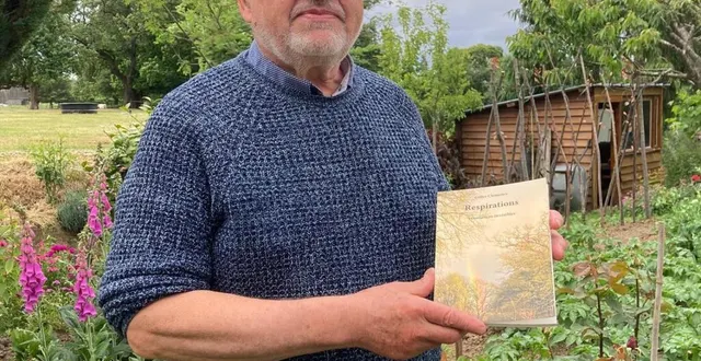 photo  gilles clémence présente son livre 