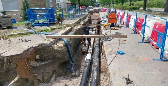 photo  les travaux d’extension du réseau de chaleur au bois ont commencé au boulevard hamonic. ils se poursuivront dans les prochains mois vers l’hôpital et le sud de la ville, en particulier pour alimenter des établissements scolaires et le centre aquatique.  &copy;  ouest-france 