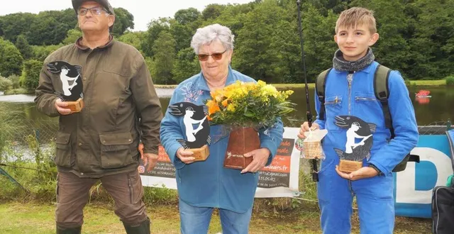 photo  michel duval, françoise gougeon, gabin duchemin, respectivement premier dans chaque catégorie.  &copy;  ouest-france 