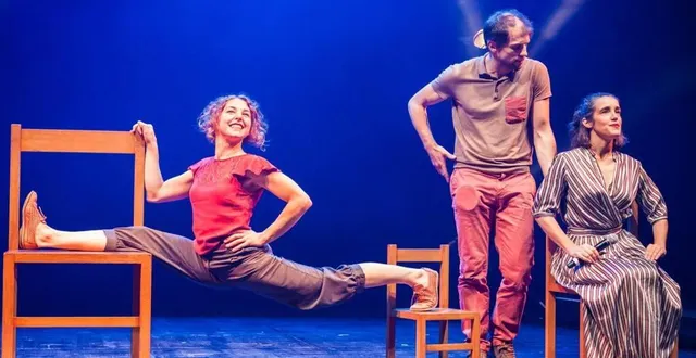 photo  katell le brenn et david coll povedano, artistes de cirque, proposent à chloé cailleton, chanteuse, de les rejoindre pour ce spectacle.  &copy;  cie allégorie 