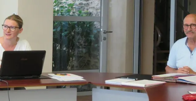 photo  natacha giraudineau et jacky marchand, maire de trangé.  &copy;  le maine libre 