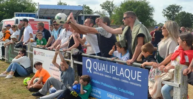 photo  une maîtrise précoce du football mais aussi des spectateurs qui renvoient à moult reprises des ballons sur le terrain.  &copy;  le maine libre 