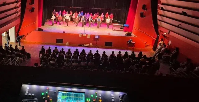 photo  deux représentations ont eu lieu au centre culturel.  &copy;  le maine libre 