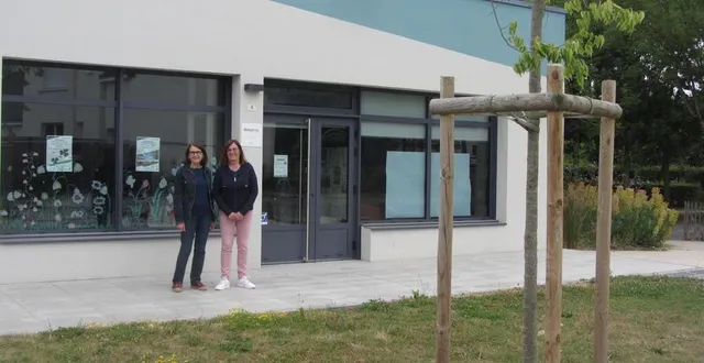 photo  sylvie gachot et sylvie rousse, bénévoles à l’abcd, imaginent un saint-léger plage radieux avec un souffle de brise marine, devant la bibliothèque. on s’installera devant la bibliothèque, on racontera ses coups de cœur, on coloriera de jolis papillons, on dégustera une boisson rafraîchissante.  &copy;  ouest-france 