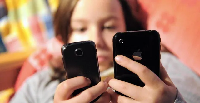 photo  les réseaux sociaux deviennent parfois, une véritable addiction pour certains enfants.  &copy;  illustration afp - denis charlet 