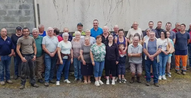 photo  les habitants de rouperroux-le-coquet, réunis dès le matin, prêts à s’investir pour leur village lors de la journée citoyenne.   &copy;  le maine libre 