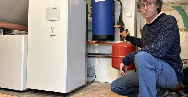 photo  charles mathieu a fait installer son nouveau système de pompe à chaleur en 2021. depuis, il constate une baisse très sensible de sa facture.  &copy;  le maine libre 