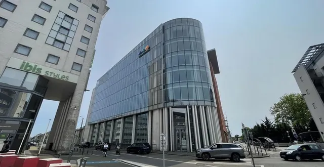 photo  gare sud du mans (sarthe), l’immeuble novaxis 6, ancien siège des mma, est désormais en vente.  &copy;  ouest-france 